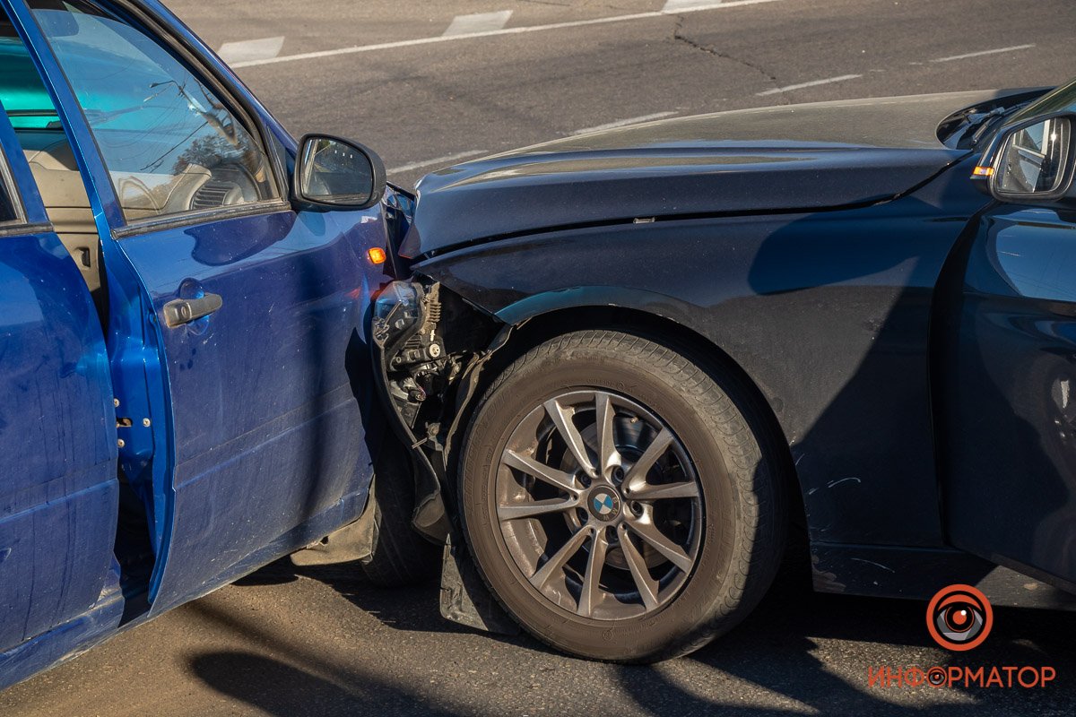 BMW врезался в бок BMW врезался в бок