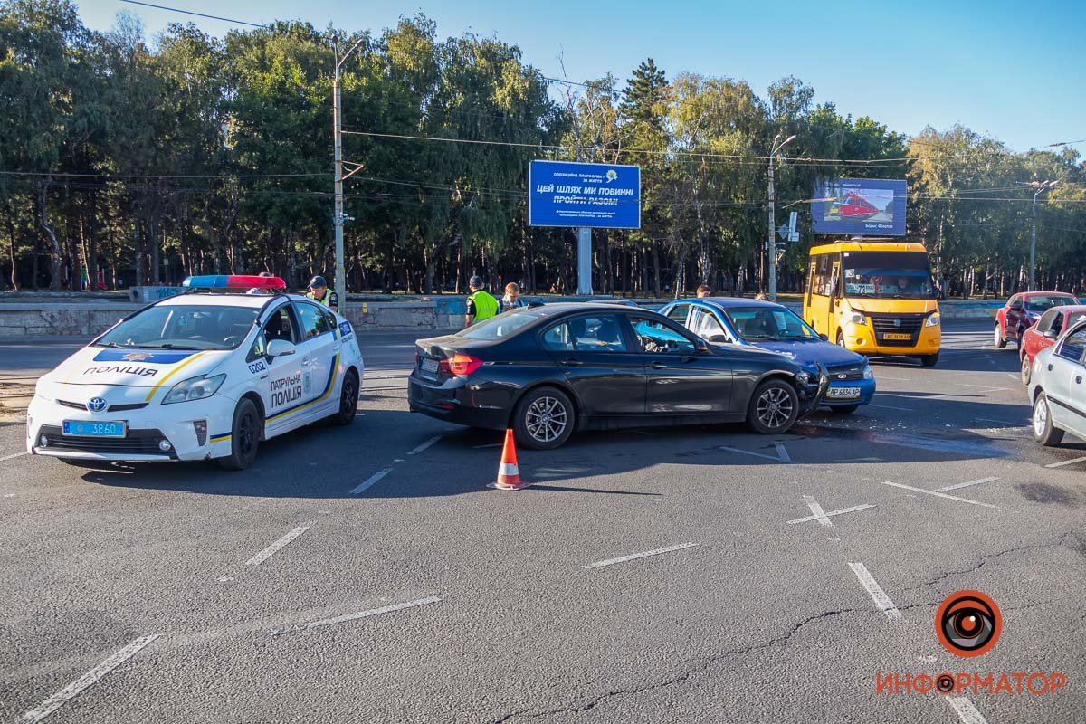 Водитель ВАЗа хотел повернуть на Запорожское шоссе Водитель ВАЗа хотел повернуть на Запорожское шоссе