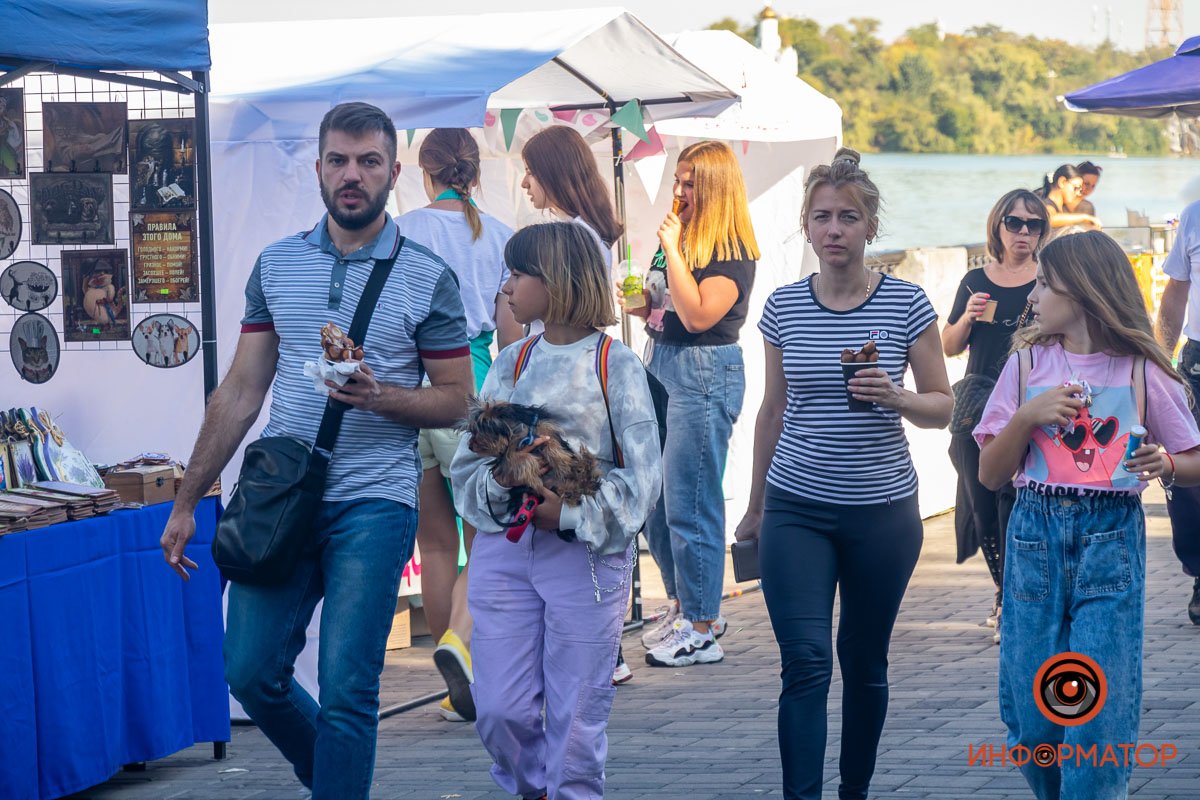 Собакен устал и хочет на ручки