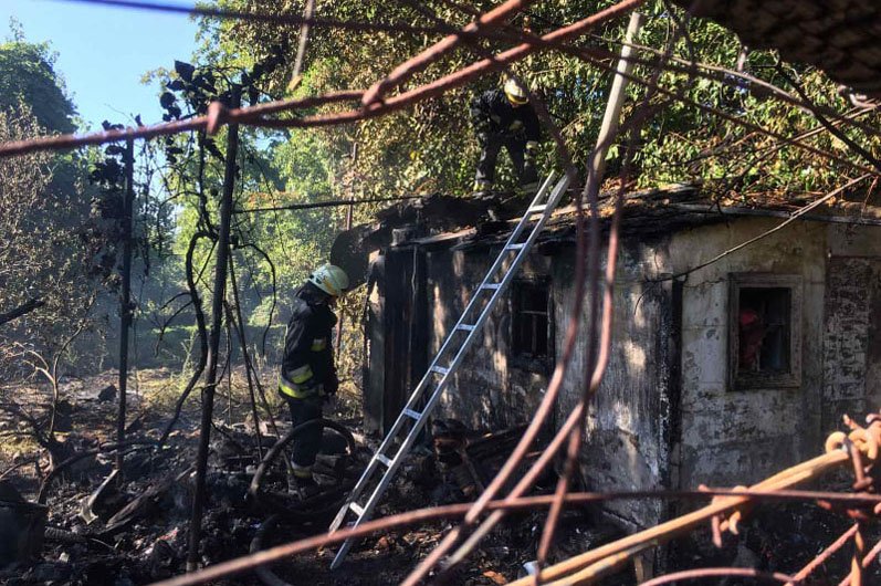 Здание сильно пострадало Здание сильно пострадало