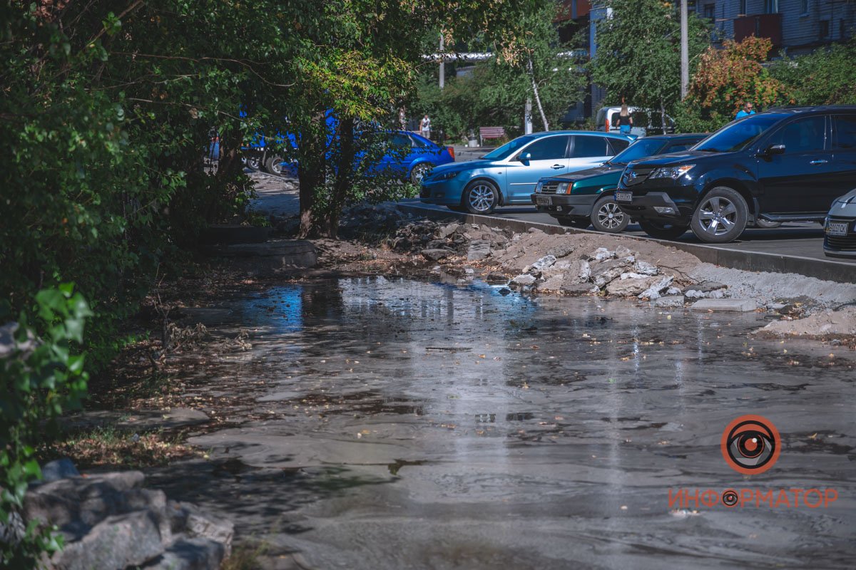 Предварительно, лопнула водопроводная труба Предварительно, лопнула водопроводная труба