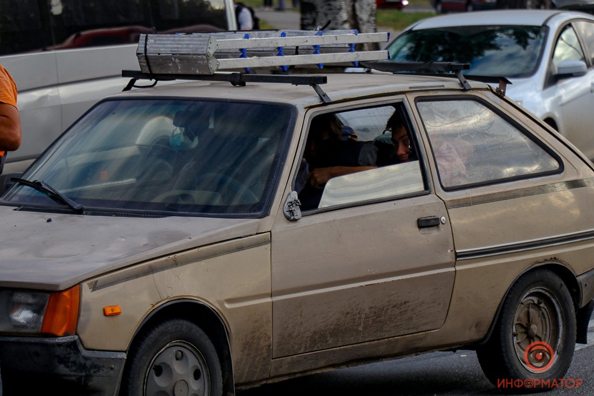 ЗАЗ сбил подростка на пешеходном переходе ЗАЗ сбил подростка на пешеходном переходе