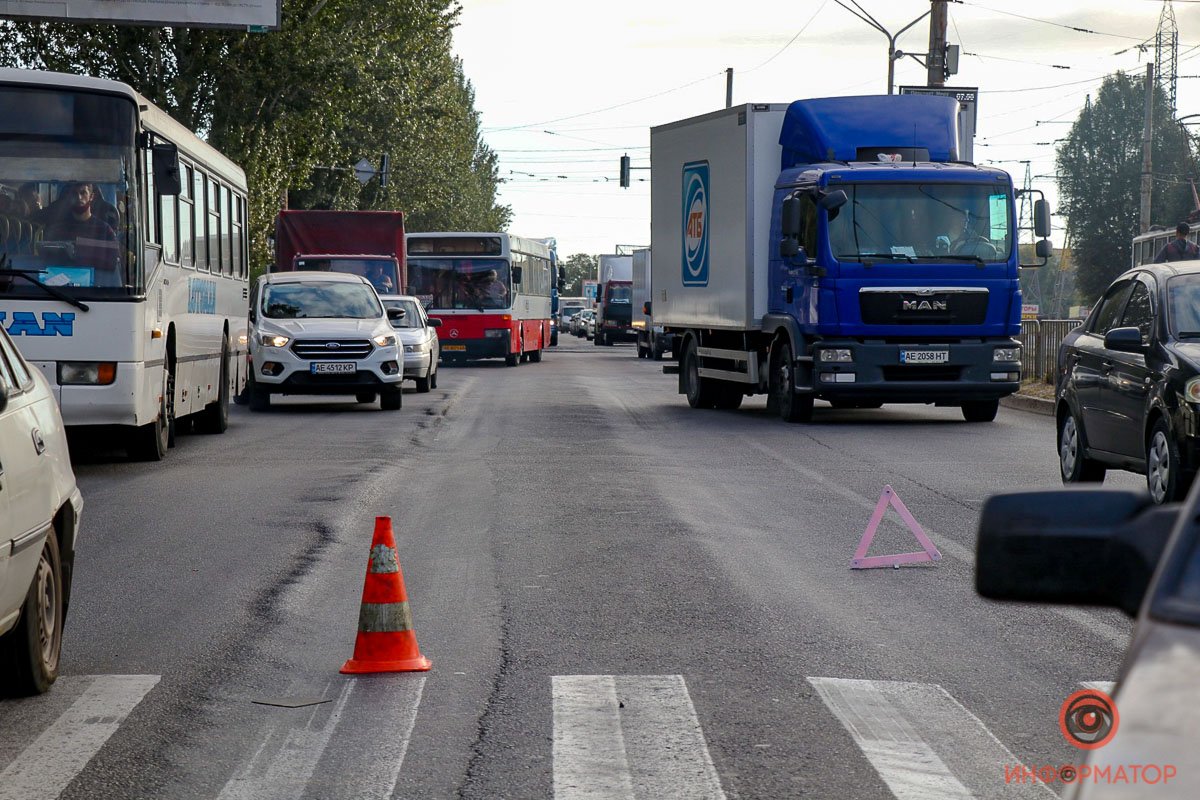 Из-за аварии затруднено движение в сторону моста Из-за аварии затруднено движение в сторону моста