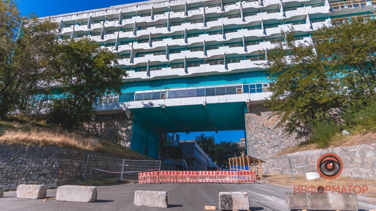 Проезд под аркой закрыт