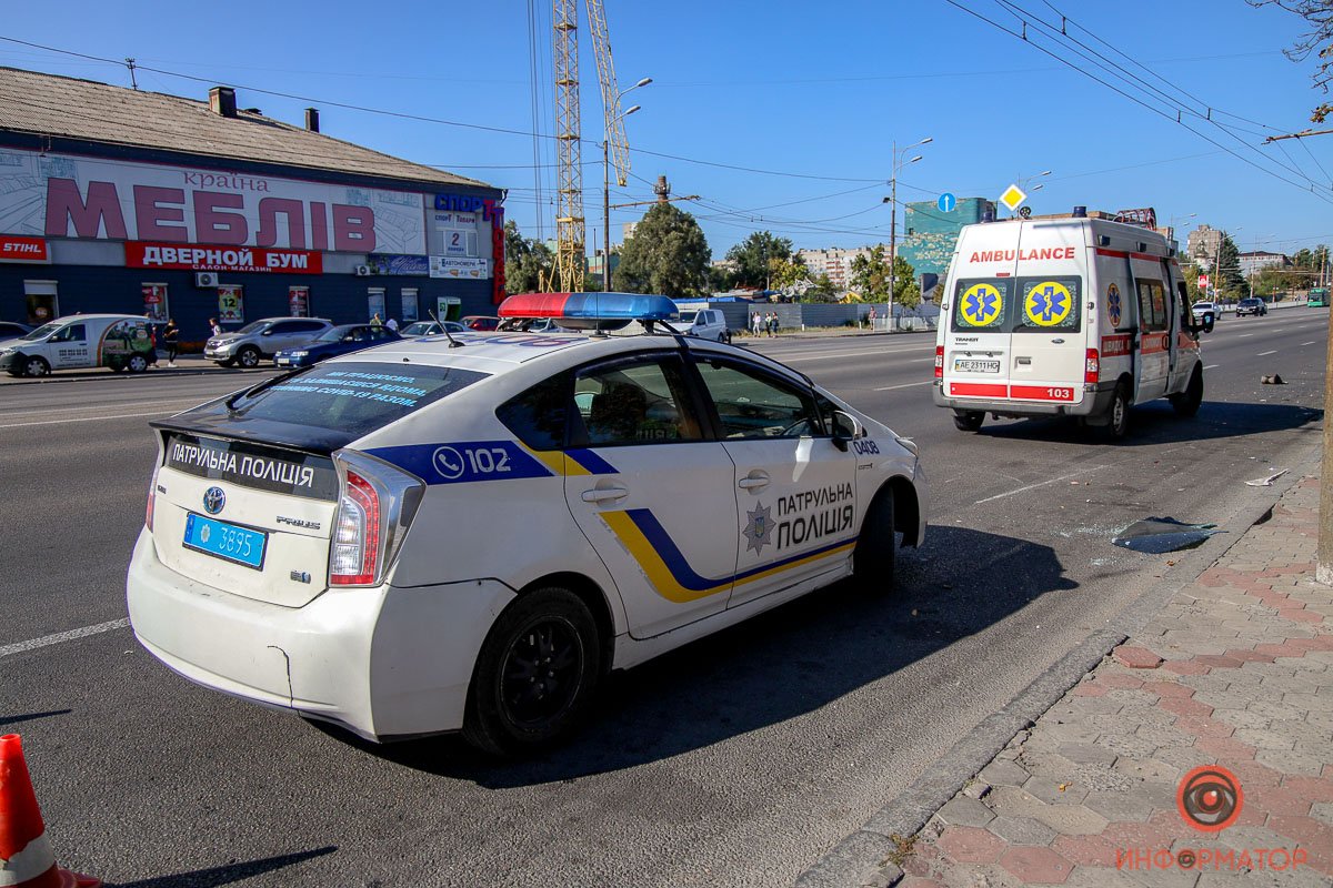 Сотрудники полиции разбираются в деталях произошедшего Сотрудники полиции разбираются в деталях произошедшего