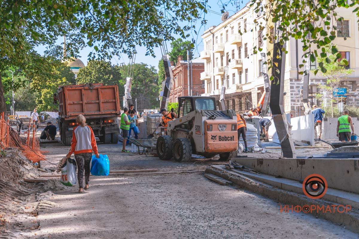 Коммунальная техника не замолкает Коммунальная техника не замолкает