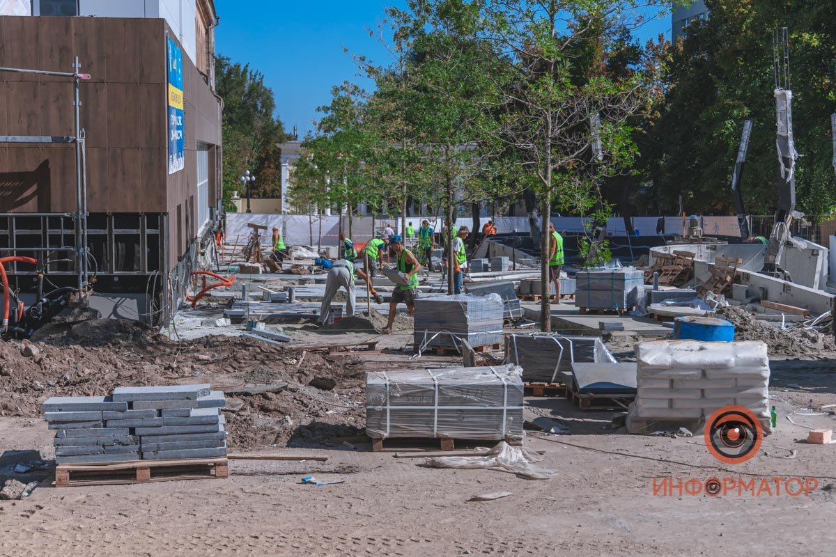 Основное внимание рабочие по-прежнему уделяют переукладке коммуникаций Основное внимание рабочие по-прежнему уделяют переукладке коммуникаций