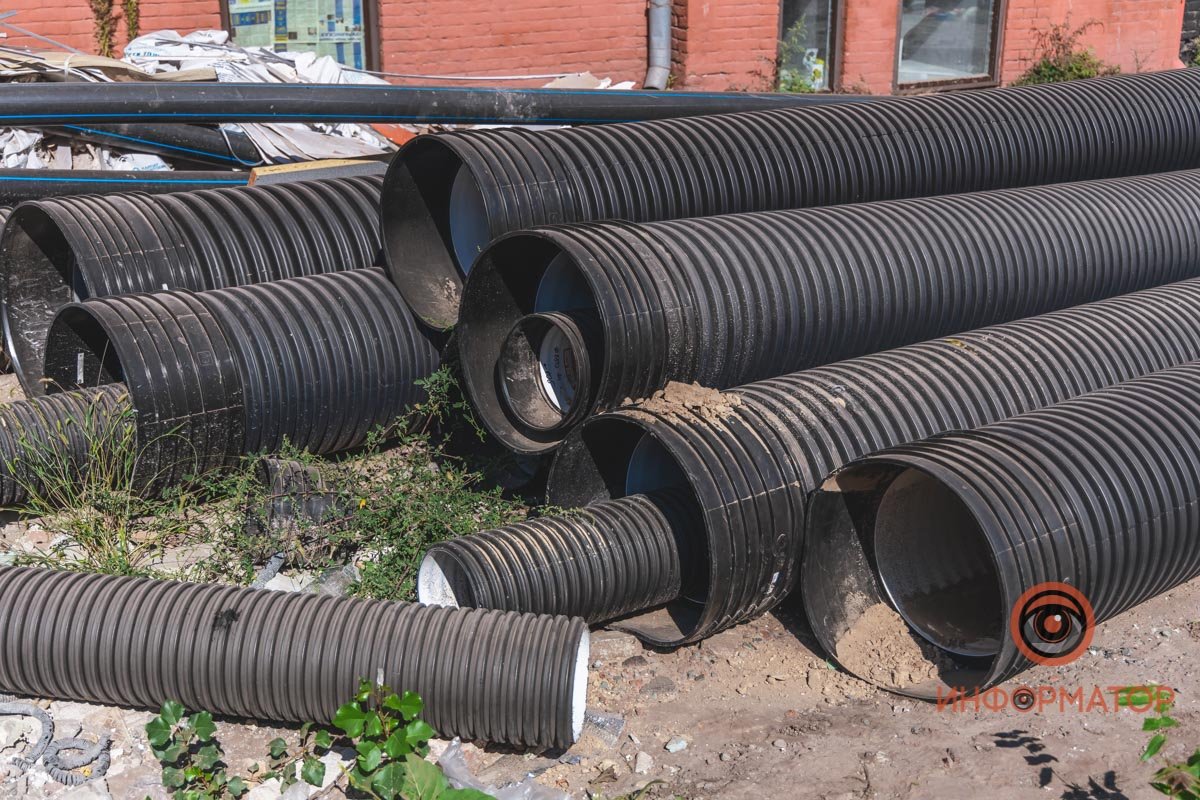 К работам подходят комплексно: они проводятся с заменой всех устаревших коммуникаций К работам подходят комплексно: они проводятся с заменой всех устаревших коммуникаций