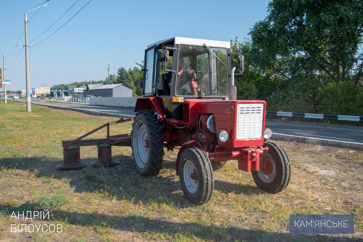 Уборка улиц и дворов, покос, ремонт дорог и благоустройство: мэр Каменского провел объезд 2