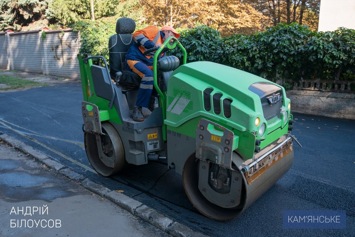 Уборка улиц и дворов, покос, ремонт дорог и благоустройство: мэр Каменского провел объезд 5