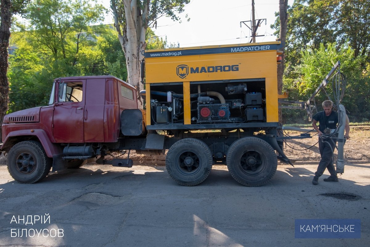 Уборка улиц и дворов, покос, ремонт дорог и благоустройство: мэр Каменского провел объезд 6