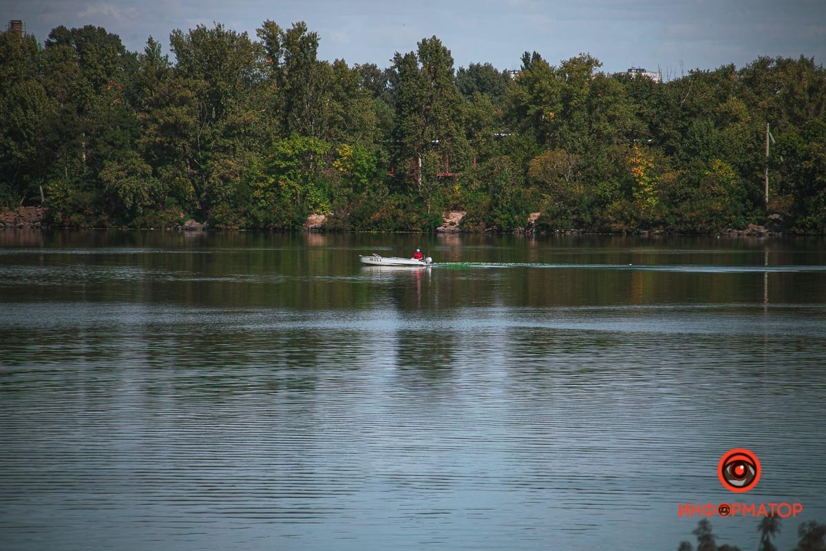 мимо храмов и баров,