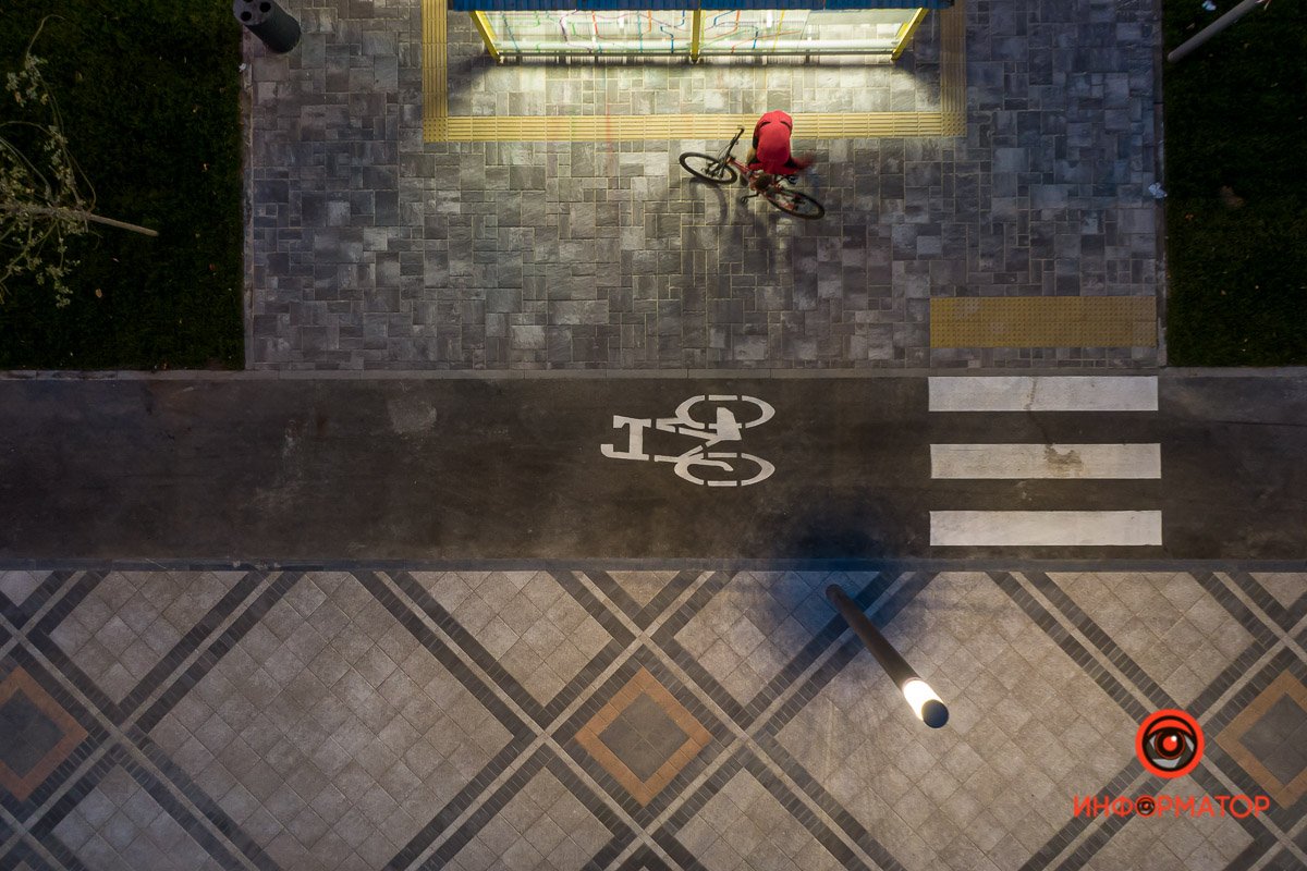 Пешеходов было немного Пешеходов было немного