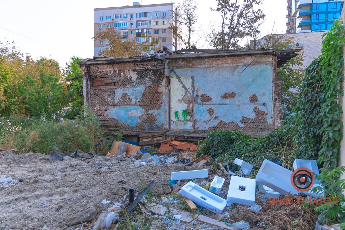 Тело находилось возле заброшенного здания