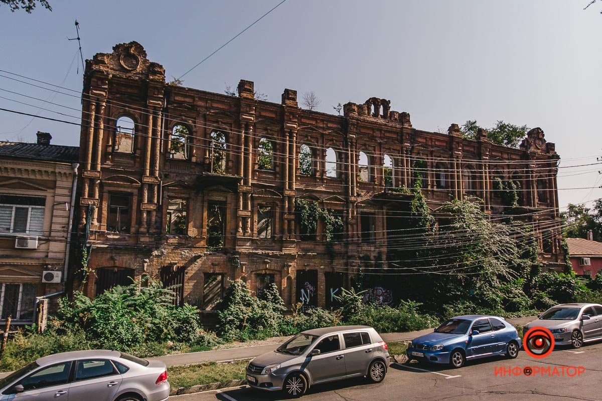 История разрушается