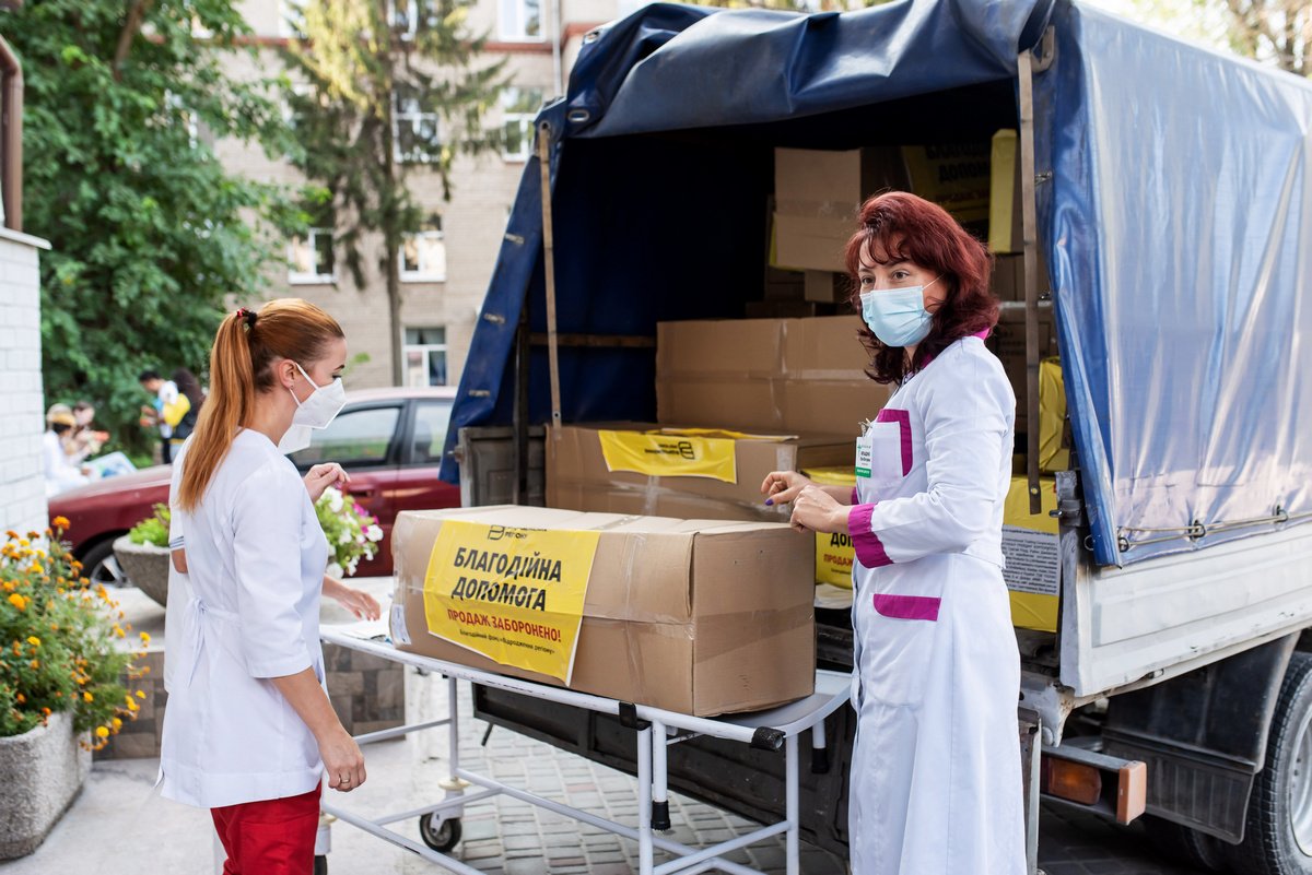 Интерпайп и БФ “Відродження регіону” передали в больницу №16 оборудование для пациентов с тяжелыми пневмониями 1