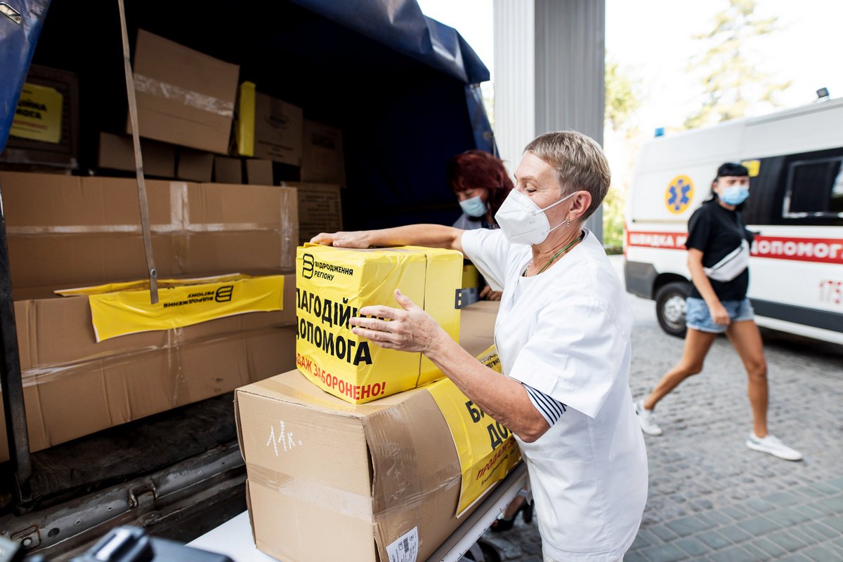 Интерпайп и БФ “Відродження регіону” передали в больницу №16 оборудование для пациентов с тяжелыми пневмониями 2