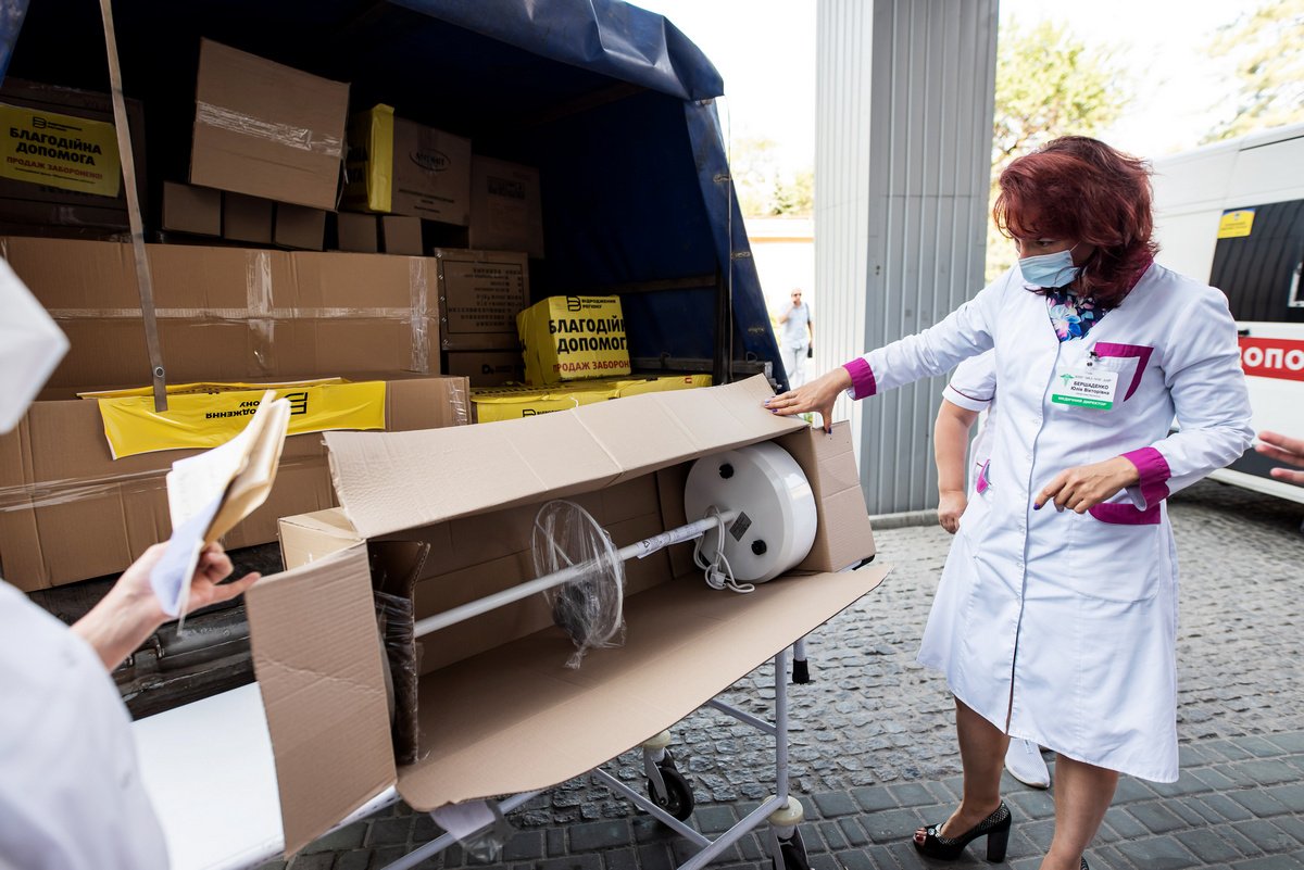 Интерпайп и БФ “Відродження регіону” передали в больницу №16 оборудование для пациентов с тяжелыми пневмониями 3