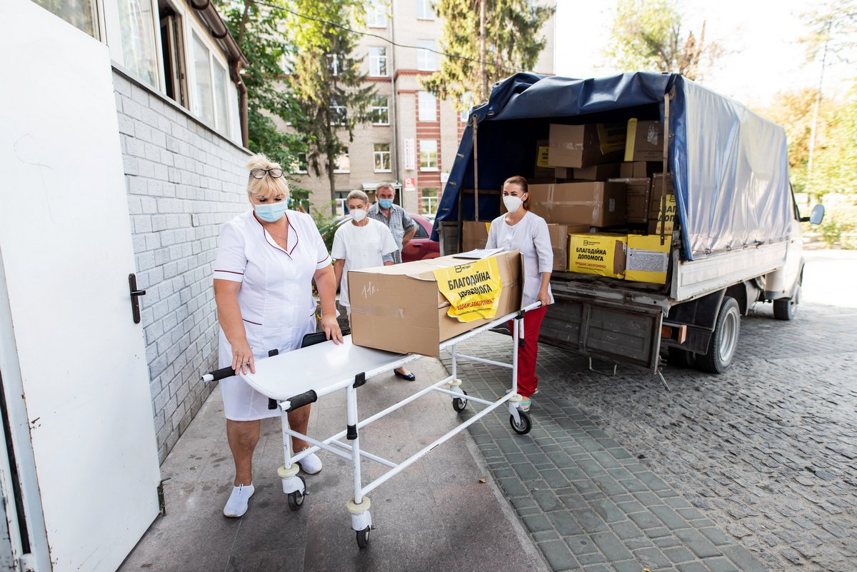 Интерпайп и БФ “Відродження регіону” передали в больницу №16 оборудование для пациентов с тяжелыми пневмониями 4