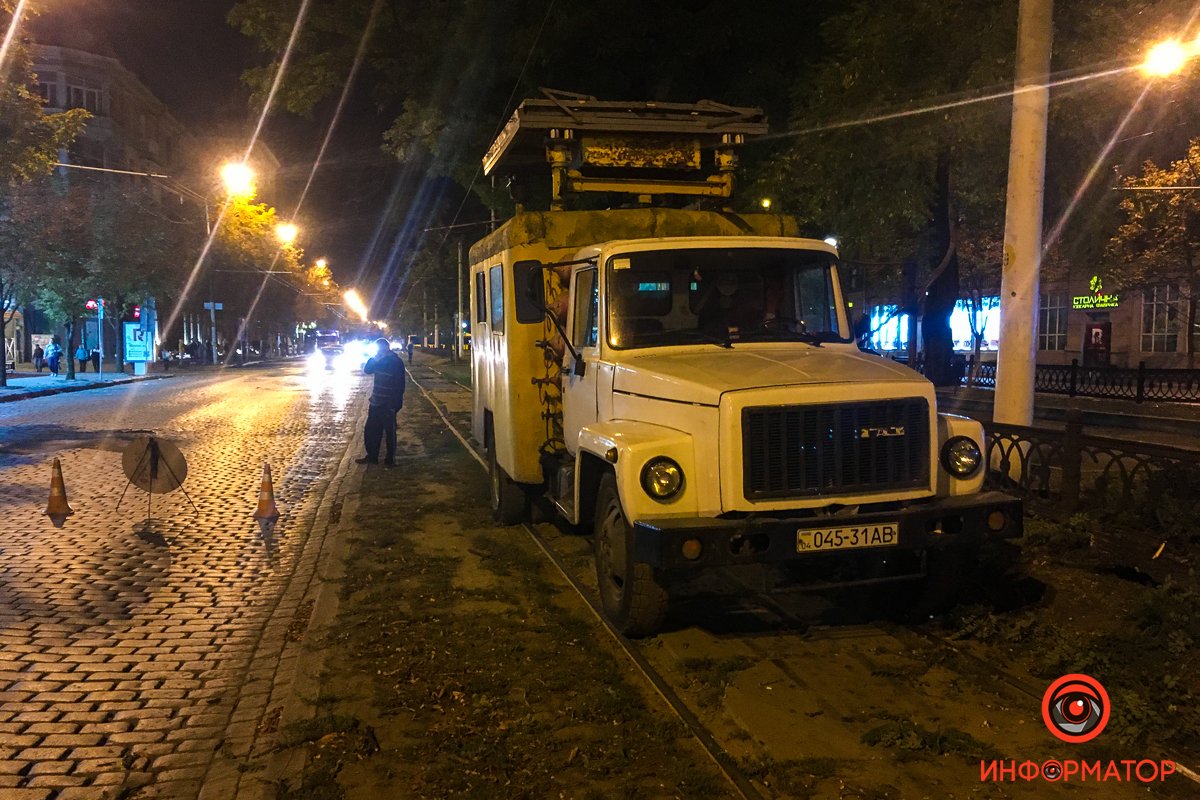 И заблокировала трамваи первого маршрута