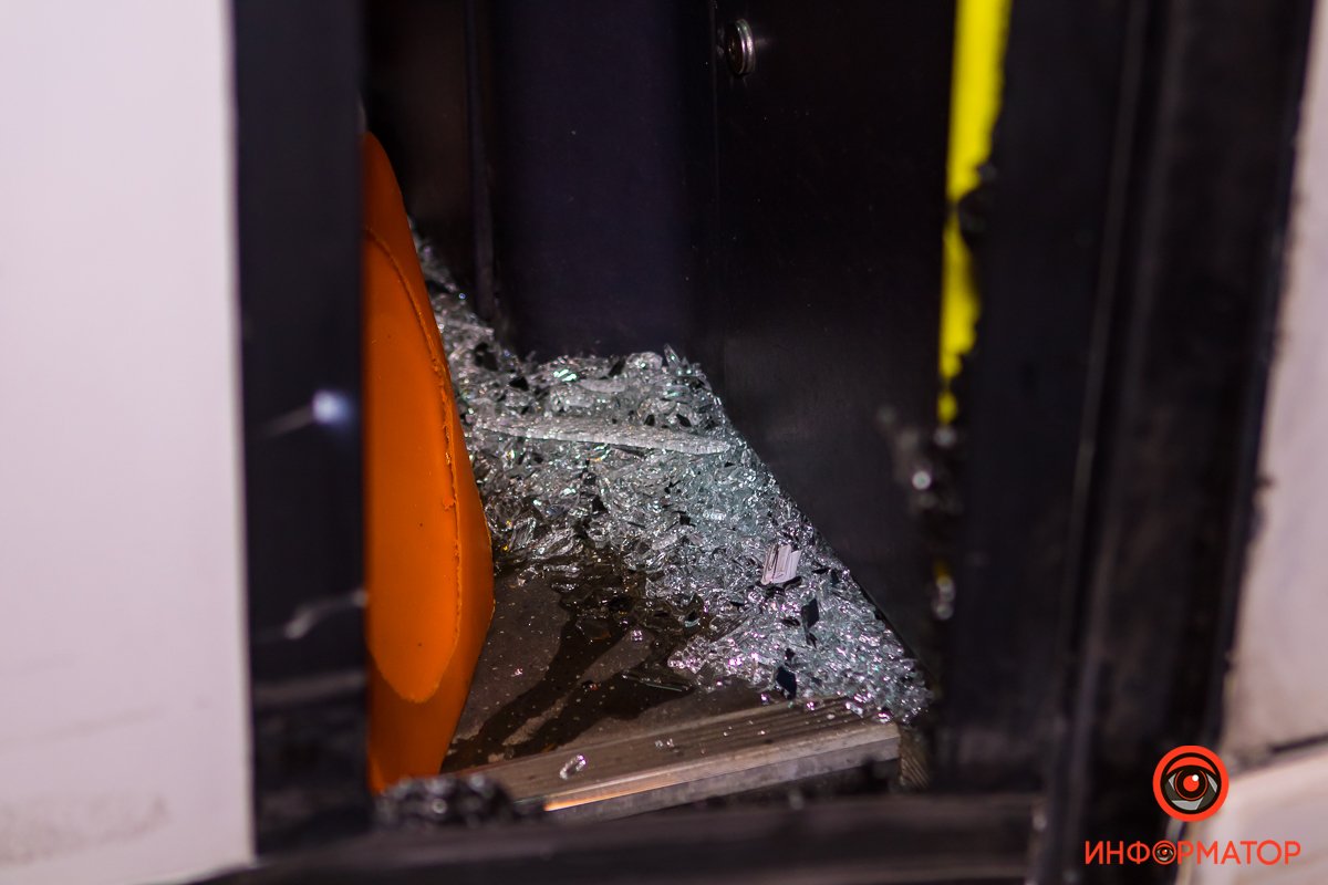 В салоне Nissan находилась семейная пара и ребенок, они не пострадали В салоне Nissan находилась семейная пара и ребенок, они не пострадали