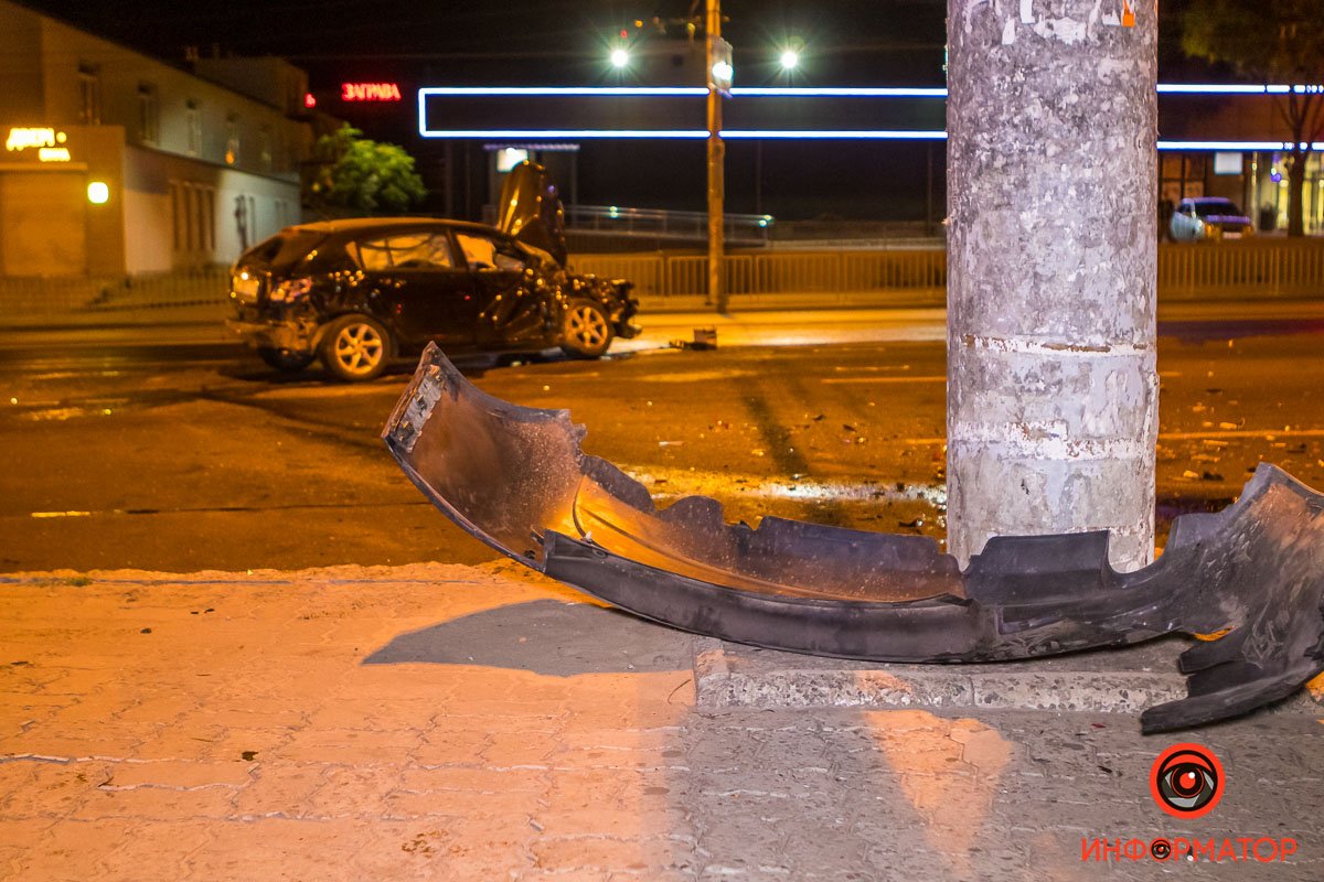 Из-за аварии заблокированы 4 полосы Слобожанского проспекта по направлению к выезду из города Из-за аварии заблокированы 4 полосы Слобожанского проспекта по направлению к выезду из города