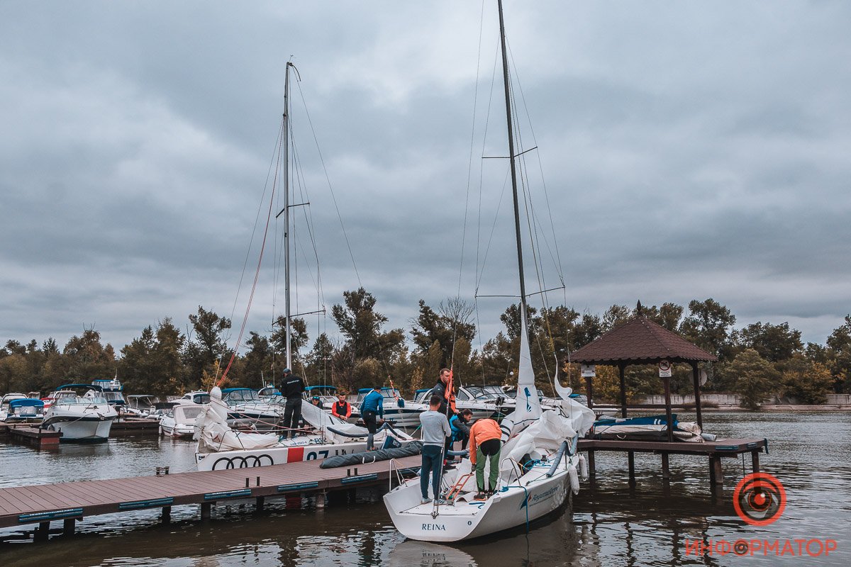 8 парусных яхт