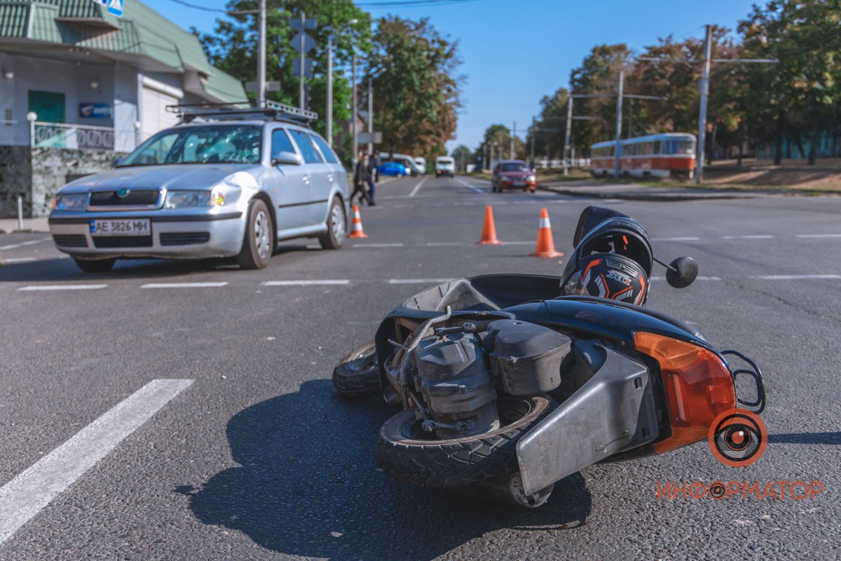 Автомобиль двигался по улице Святослава Храброго