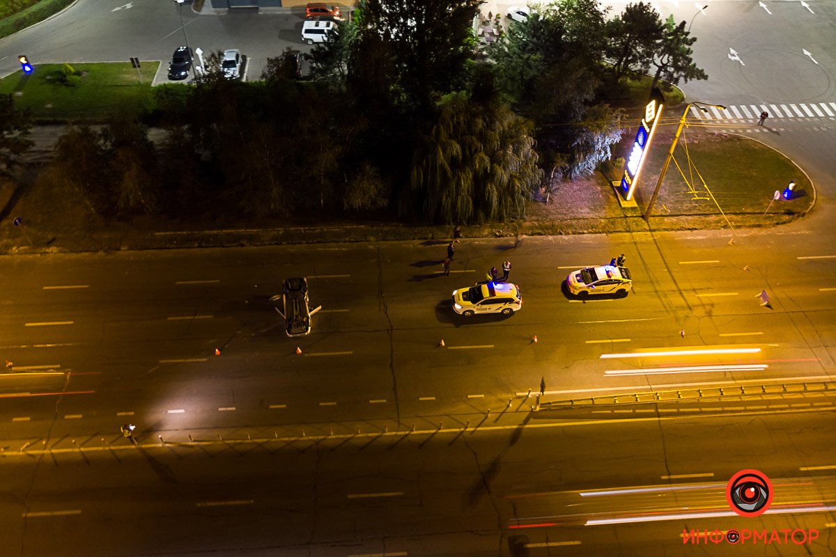 На Набережной Победы случилось ДТП: четыре автомобиля влетели в люк