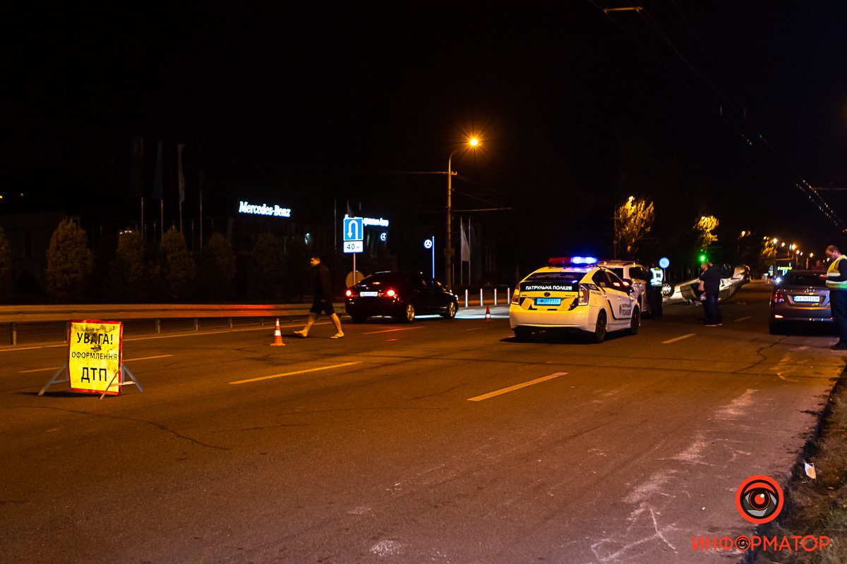 Они влетели в люк в крайней левой полосе