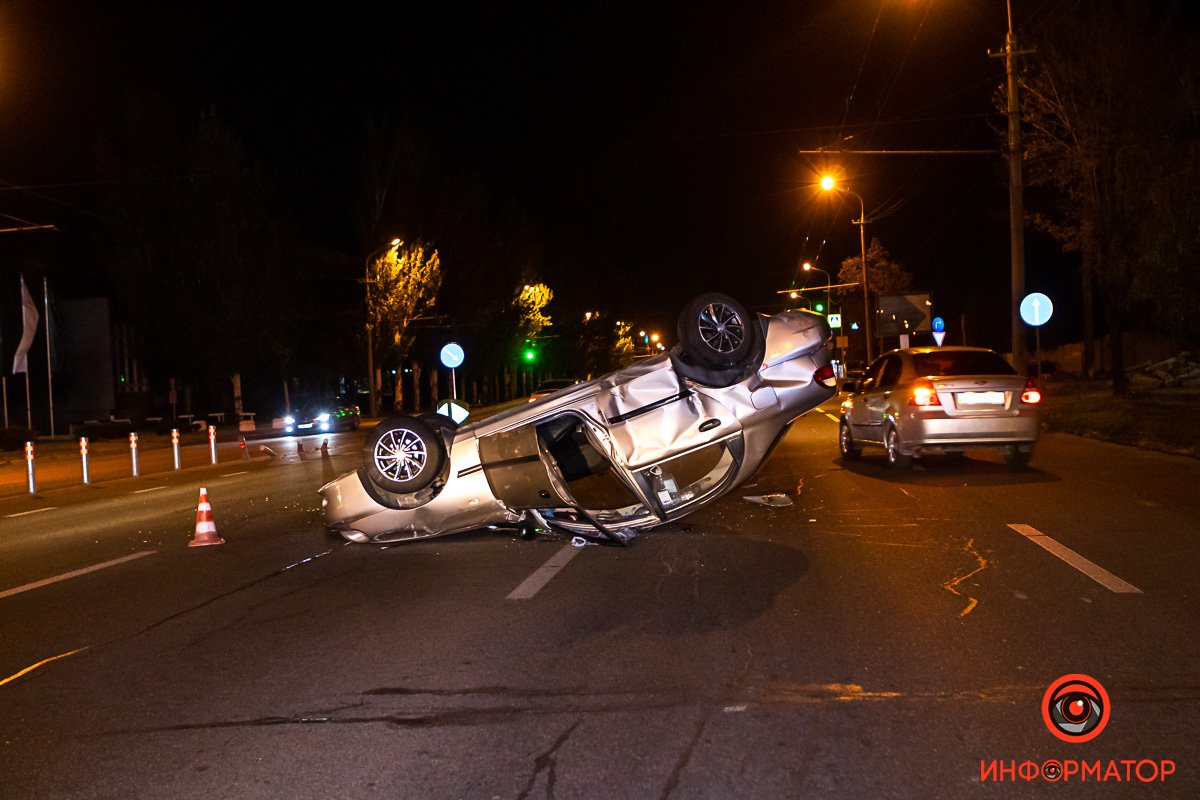 У Volkswagen, Renault и Geely пробиты колеса, также есть повреждения кузова