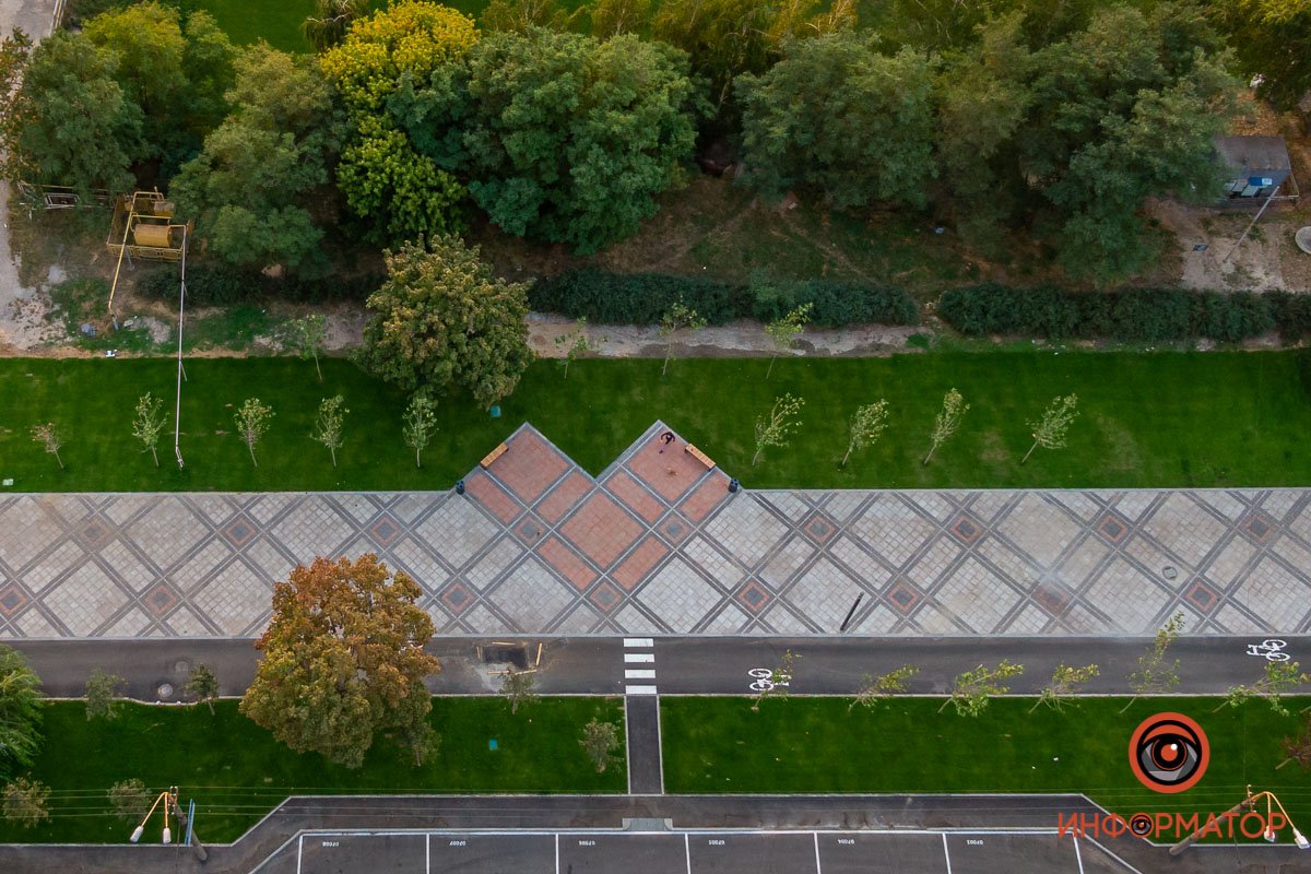 Зоны отдыха с лавочками видны даже с высоты