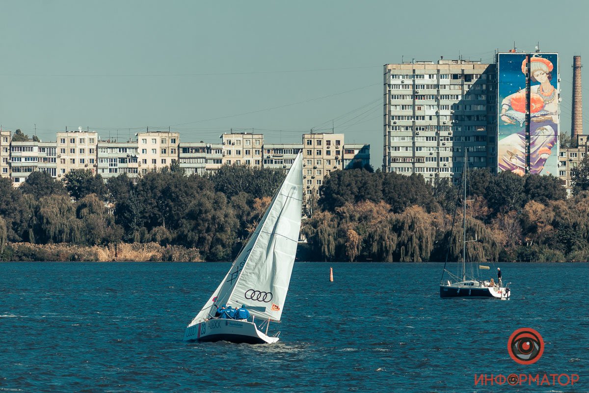 8 яхт сражаются за первое место 8 яхт сражаются за первое место