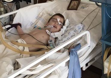 Дома мальчика ждут двое братьев Дома мальчика ждут двое братьев