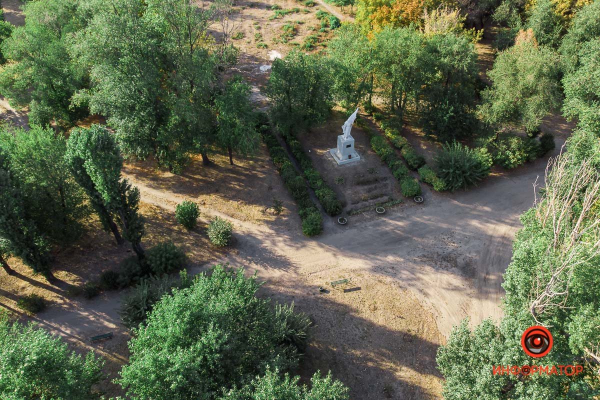 Монумент Монумент