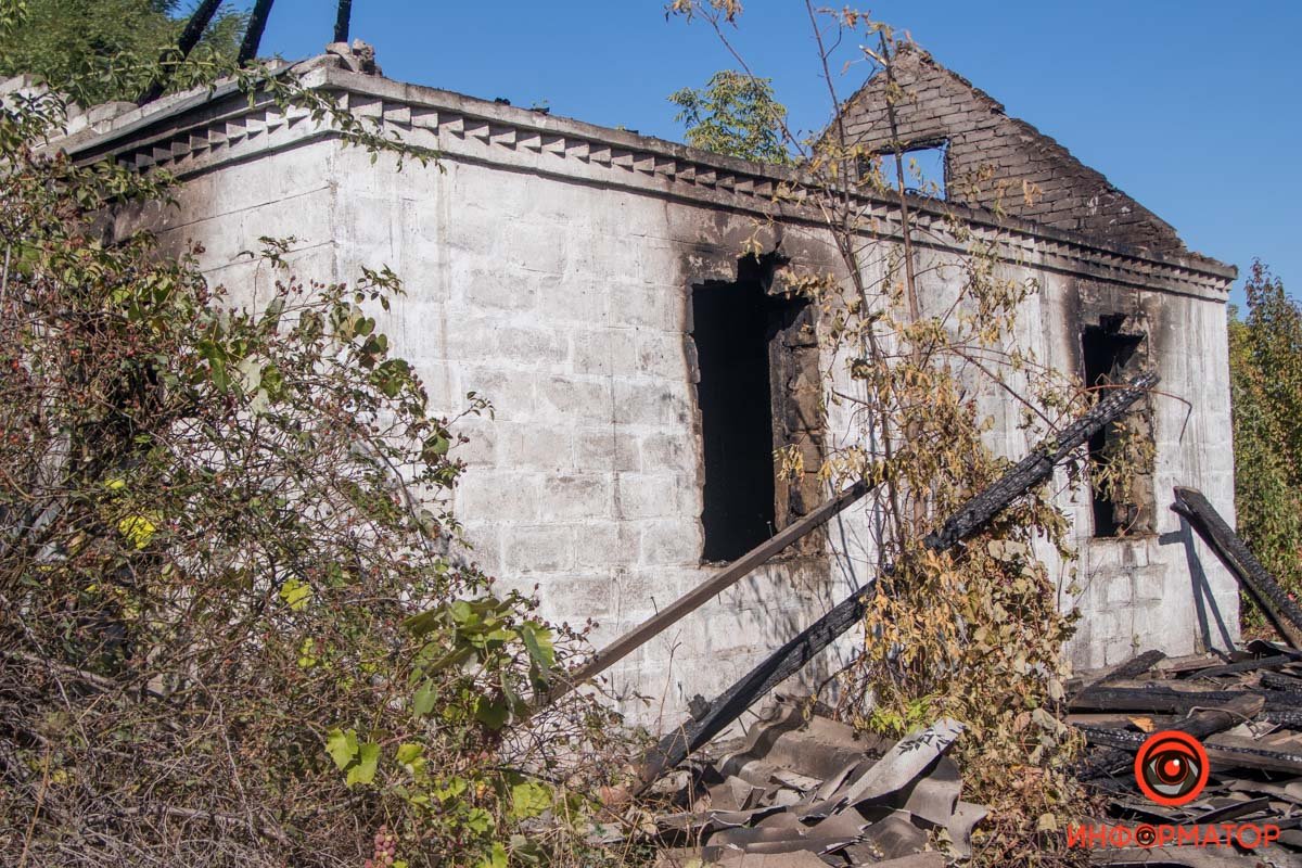 Горел заброшенный дом