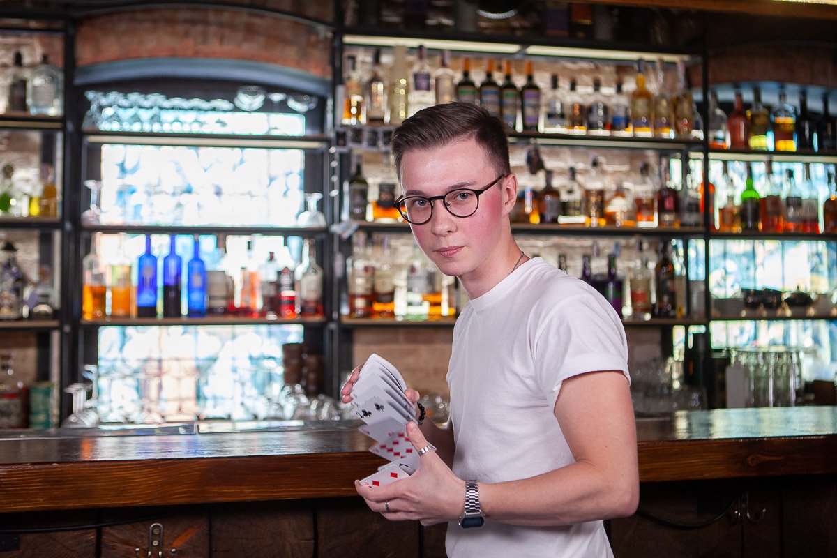 О магических знакомствах, чтении мыслей и разоблачителях в TikTok: интервью с фокусником Максимом Журавлём 1