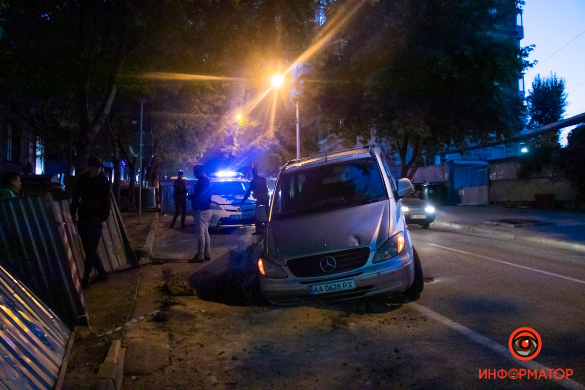 На месте вели работы