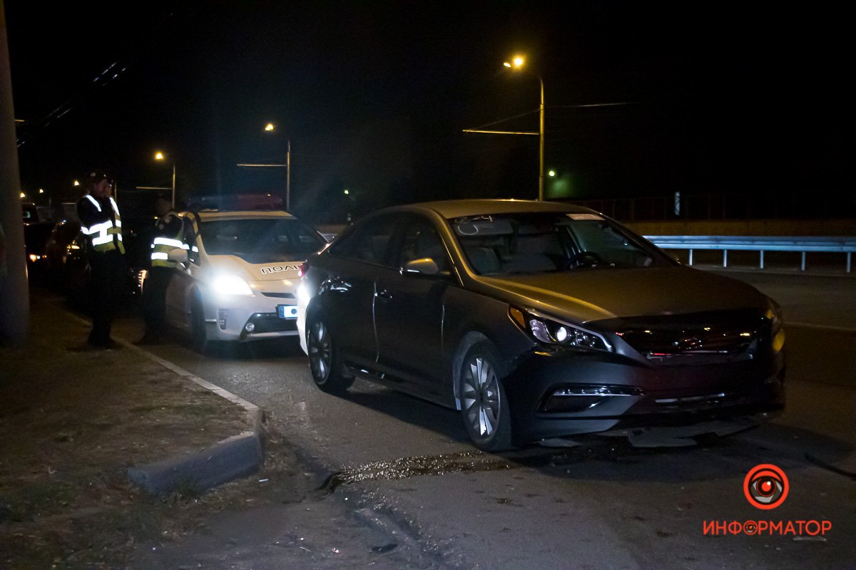 В Днепре на Набережной Заводской столкнулись Toyota и Hyundai: пострадала девушка 2