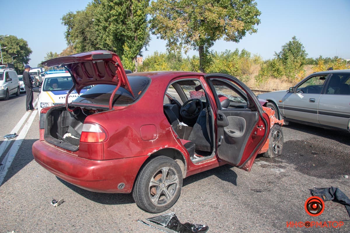 После столкновения Daewoo также задел микроавтобус Volkswagen После столкновения Daewoo также задел микроавтобус Volkswagen