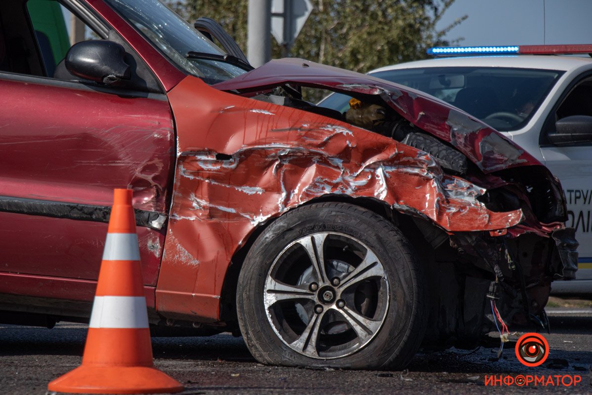 На месте аварии работает регулировщик На месте аварии работает регулировщик