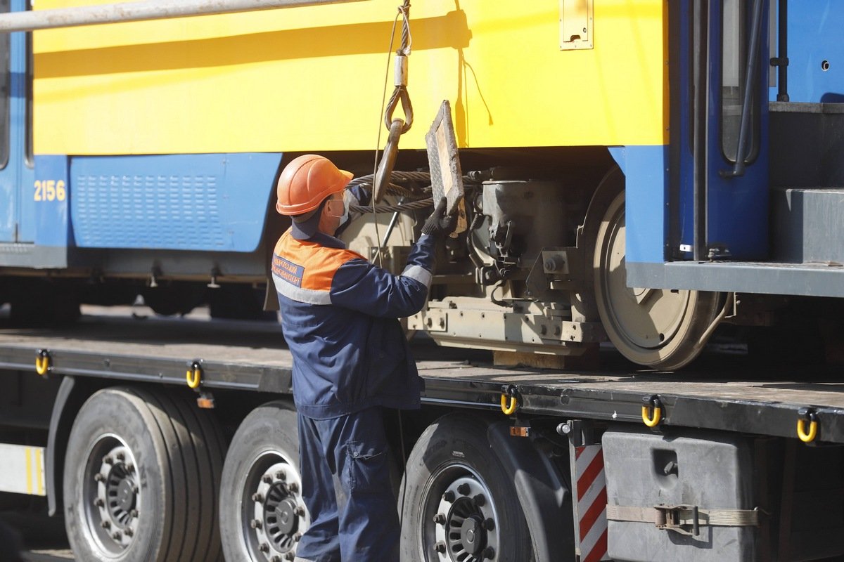 В Днепр привезли еще 7 трамваев из Германии 3