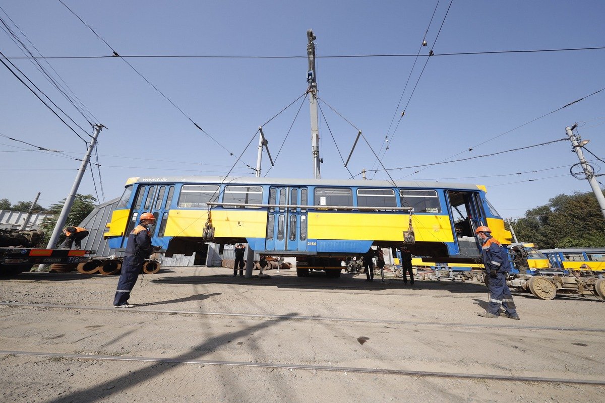 В Днепр привезли еще 7 трамваев из Германии 4
