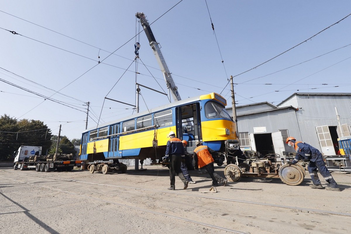 В Днепр привезли еще 7 трамваев из Германии 5