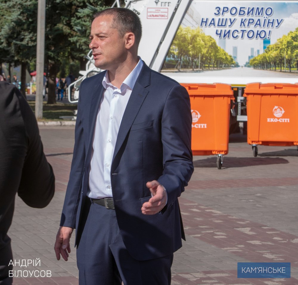 Каменское переходит на современные евроконтейнеры и мусоровозы 2