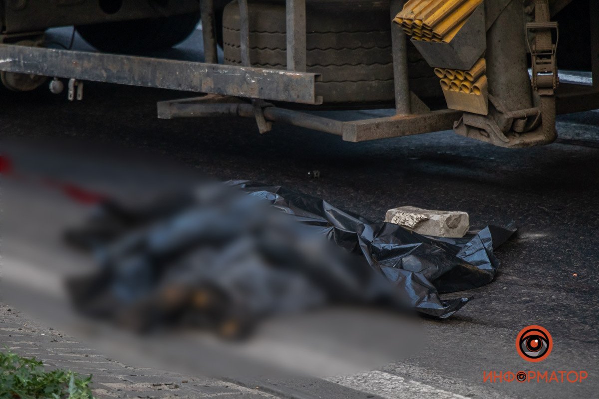 Предварительно, он шел по пешеходному переходу Предварительно, он шел по пешеходному переходу