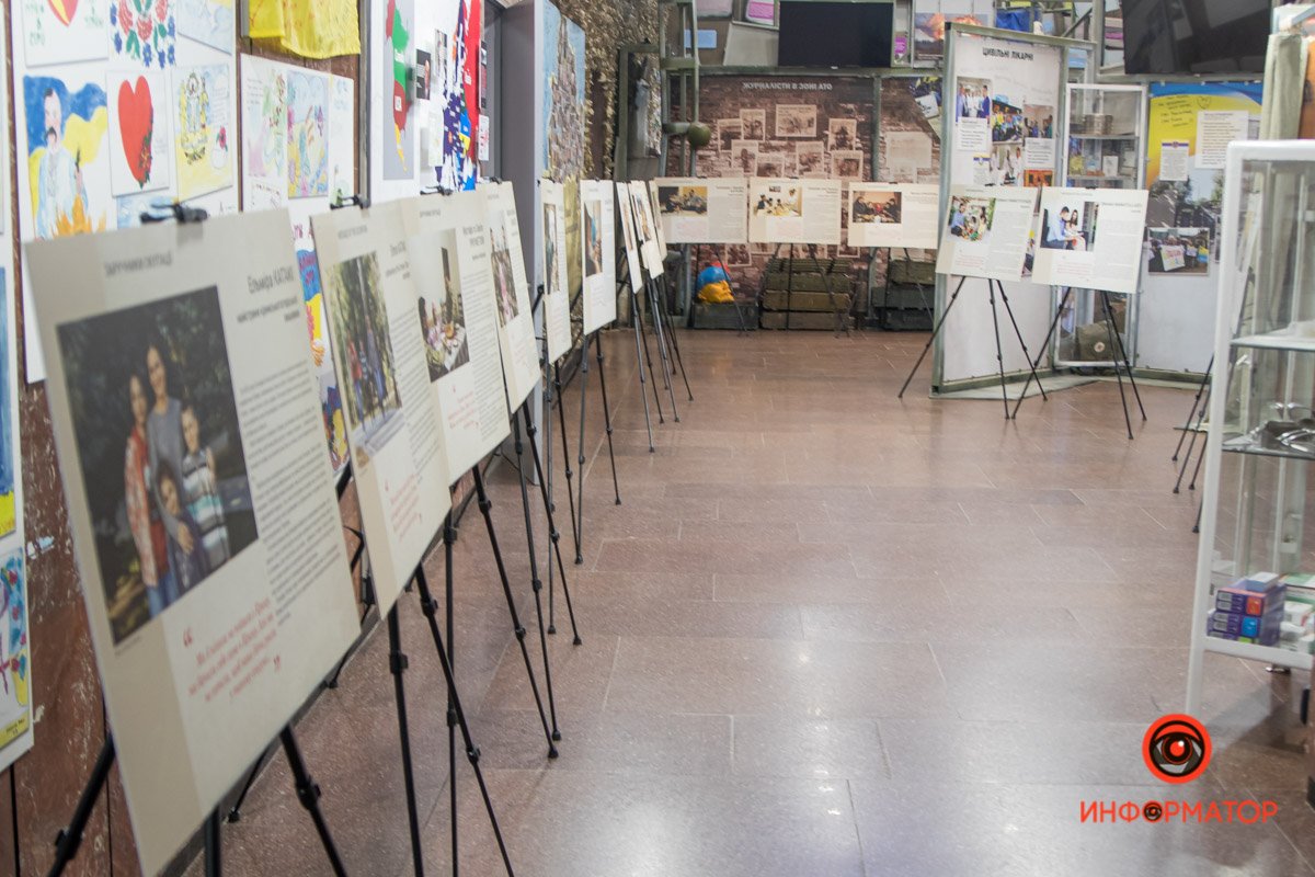 Выставку в зале музея