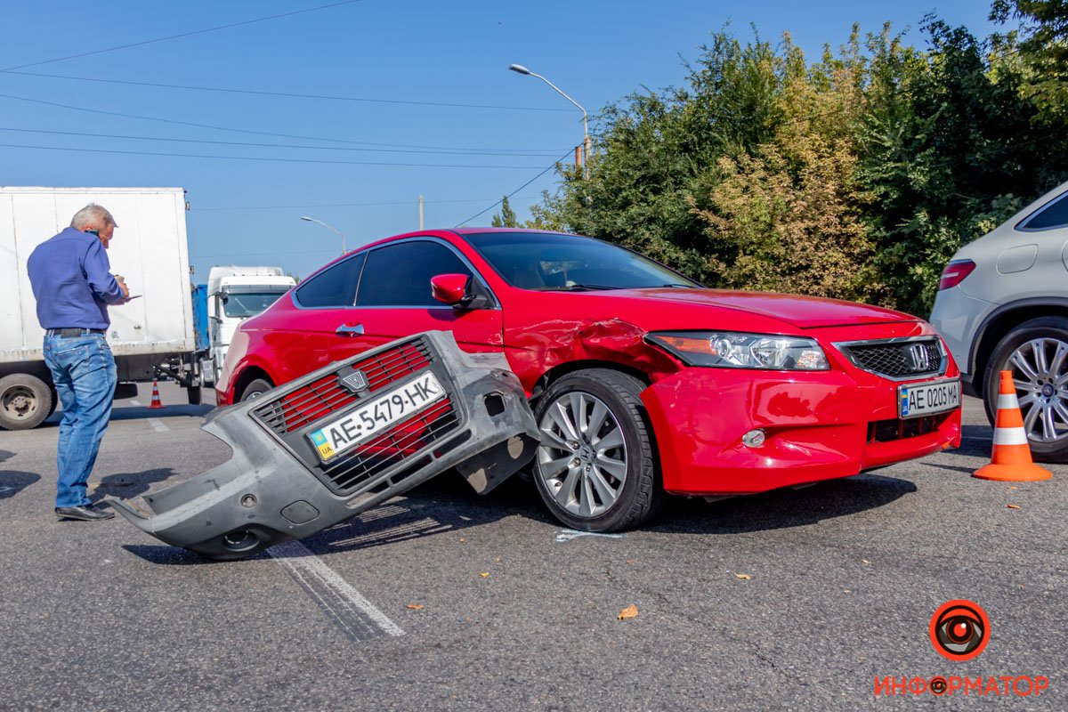 Автомобили столкнулись Автомобили столкнулись