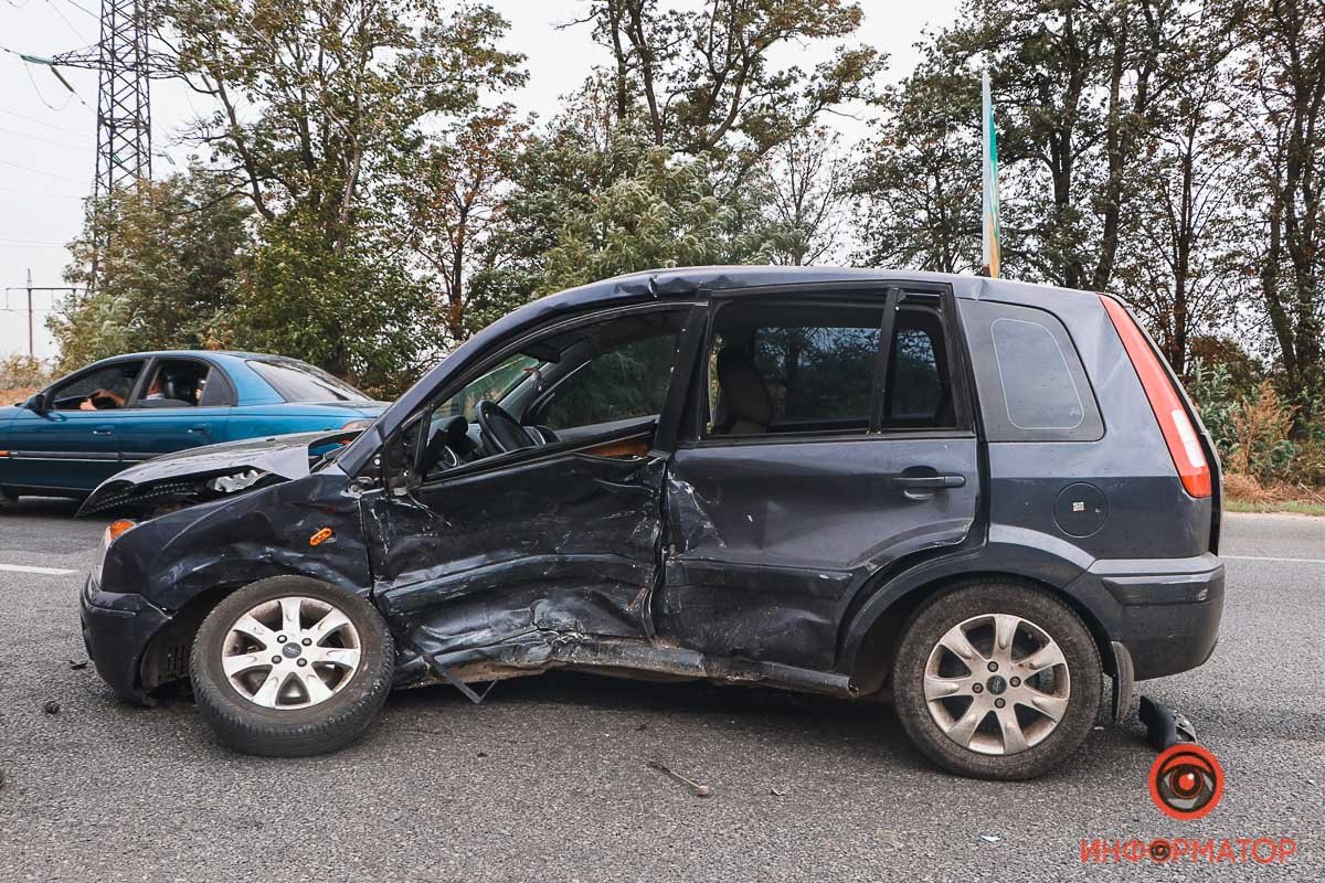 Столкнулись Ford и Toyota Столкнулись Ford и Toyota