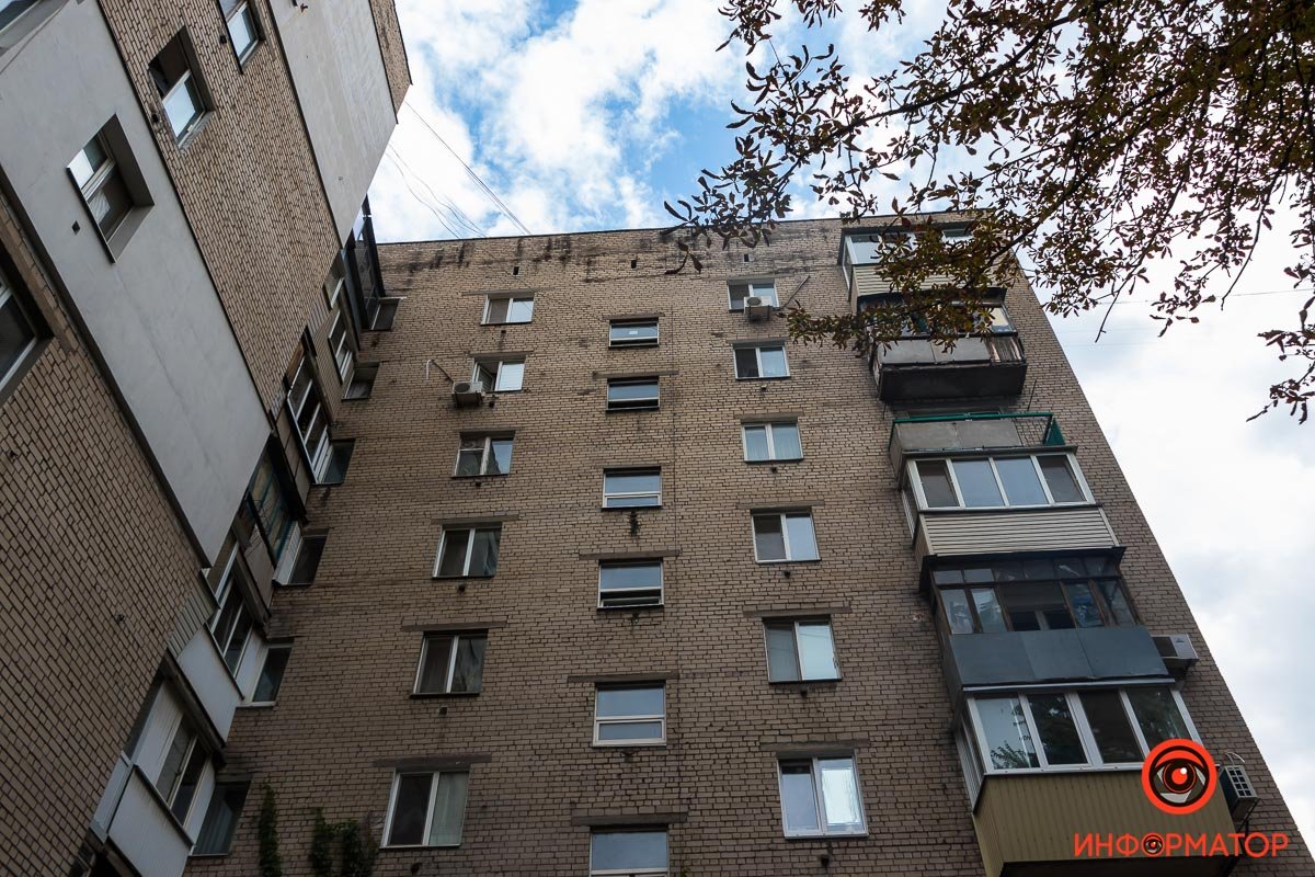 Предварительно, горел мусор на аварийной лестнице